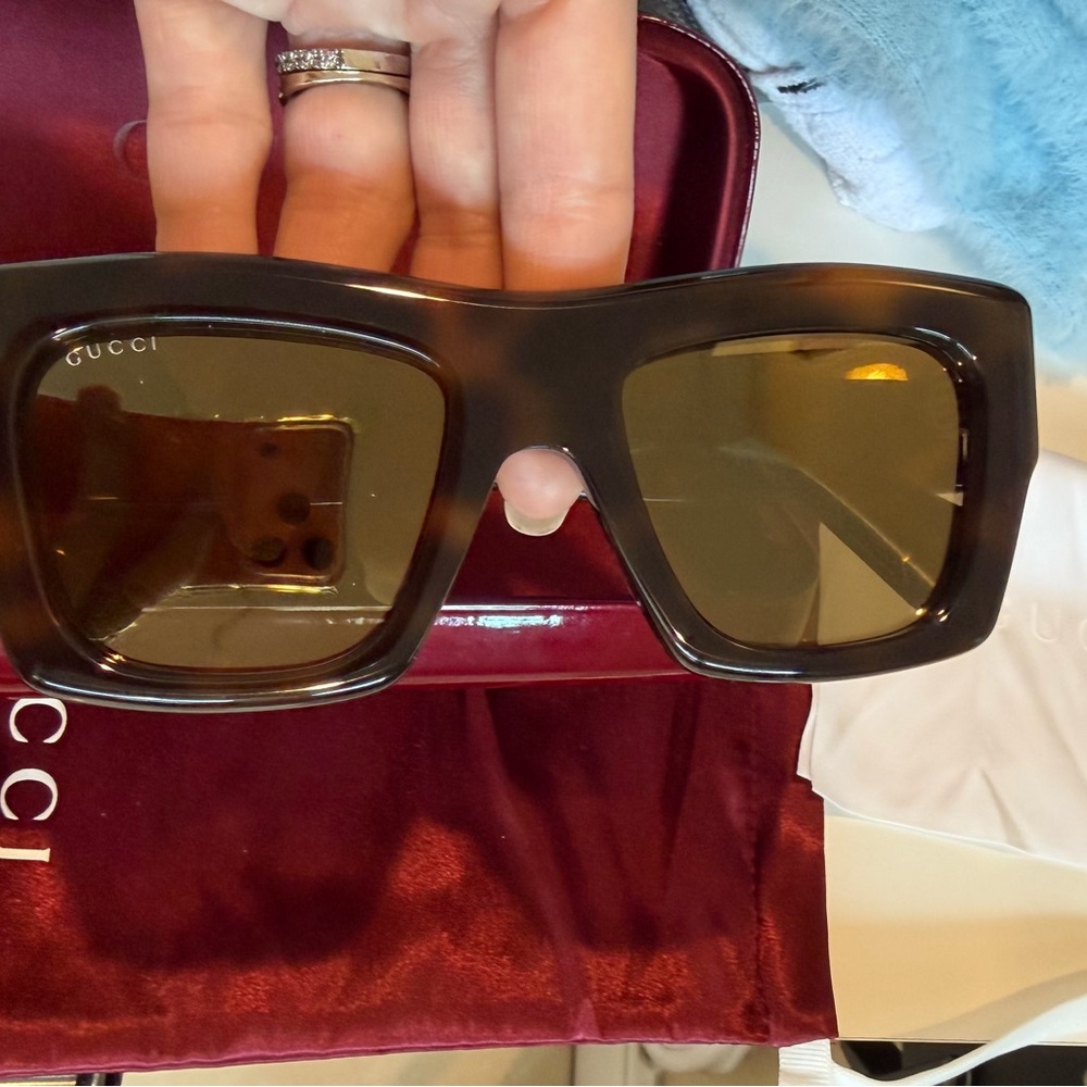 New. Gucci sunglasses with case, cloth and pouch.